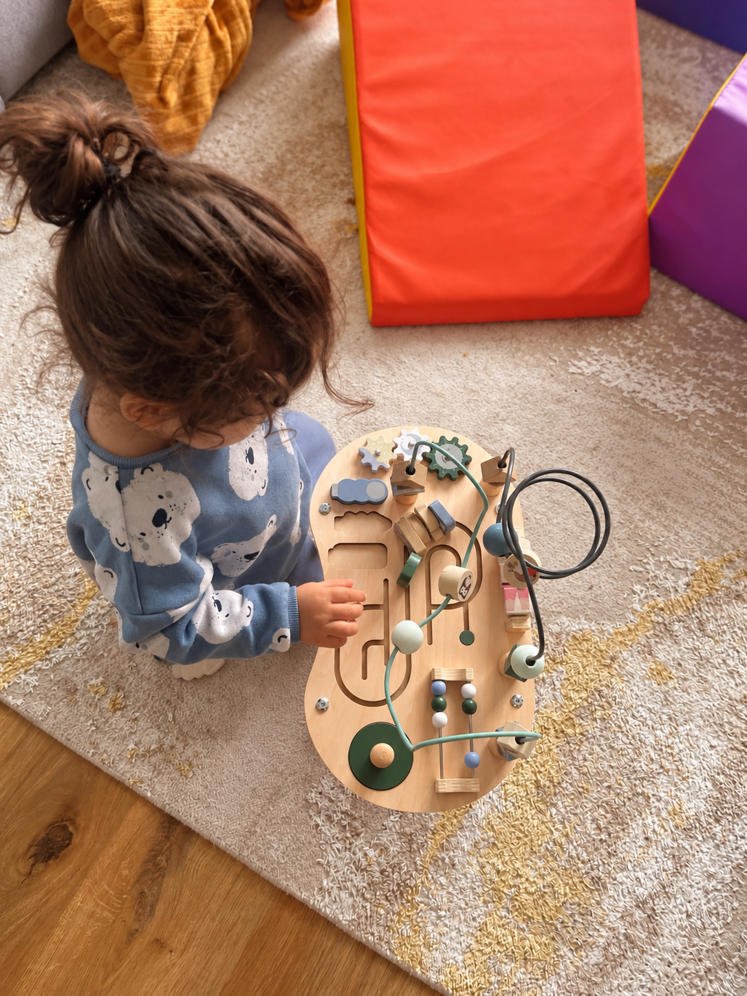 Petite table d’éveil d’activités bébé en bois – 7 activités