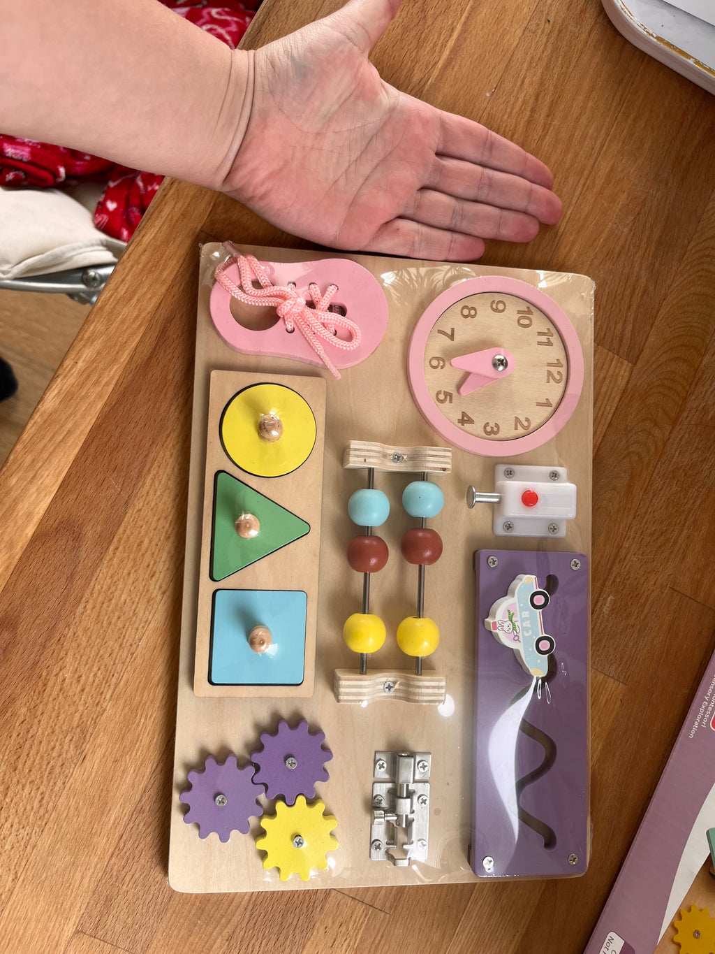 BusyBoard bébé coloré en bois : Jeu Sensoriel