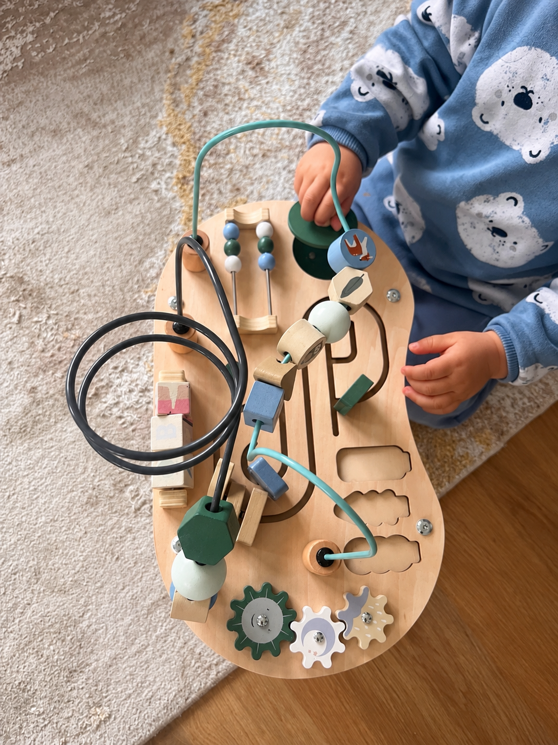 Petite table d’éveil d’activités bébé en bois – 7 activités