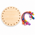 Jeu de cordes en bois rond avec plateau et cordes colorées sur fond blanc