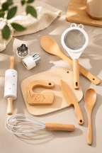 Enfant cuisinant avec des ustensiles en bois