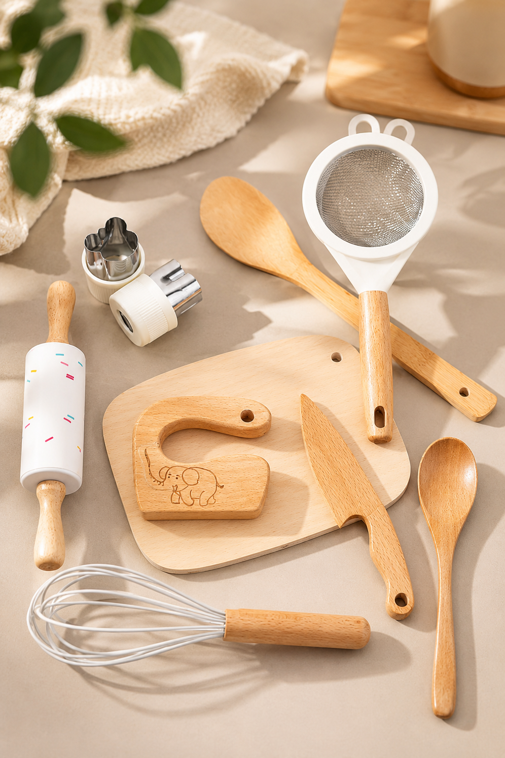 Enfant cuisinant avec des ustensiles en bois